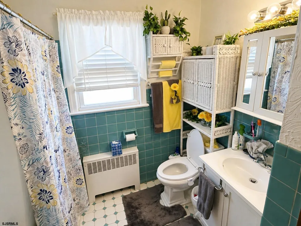 33 Chatham Ave Pleasantville, NJ 08232