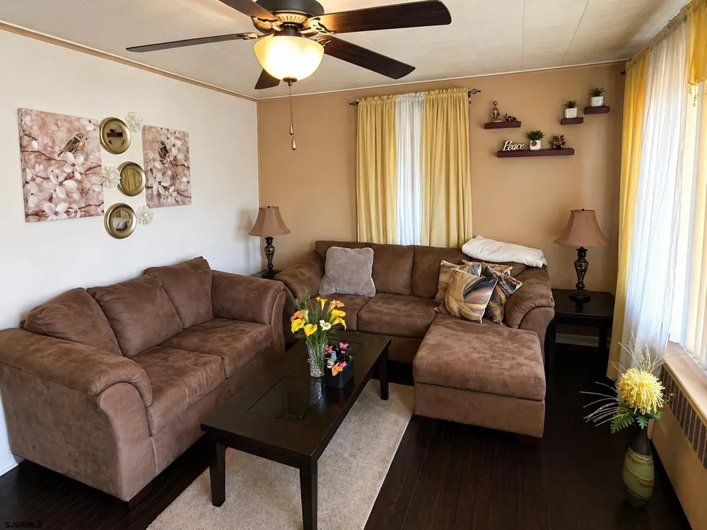 33 Chatham Ave Pleasantville, NJ 08232