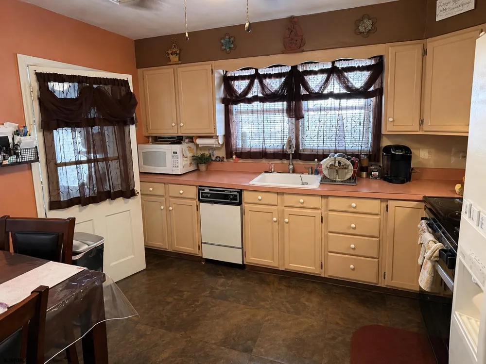 33 Chatham Ave Pleasantville, NJ 08232