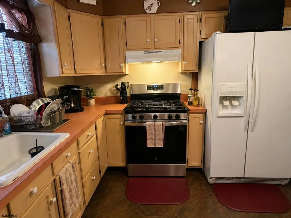 33 Chatham Ave Pleasantville, NJ 08232