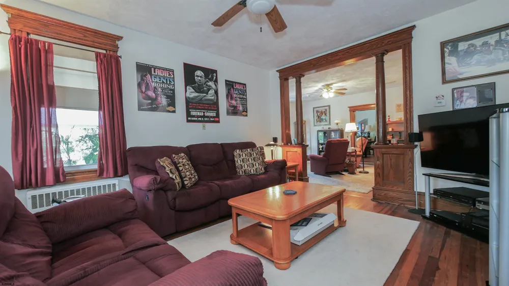 15 W Bolton Ave Absecon, NJ 08201