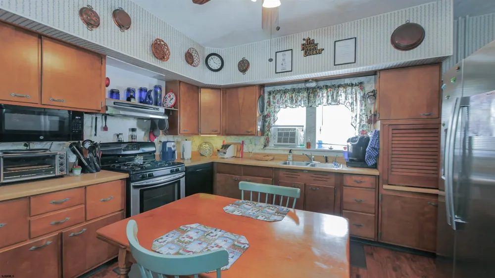 15 W Bolton Ave Absecon, NJ 08201