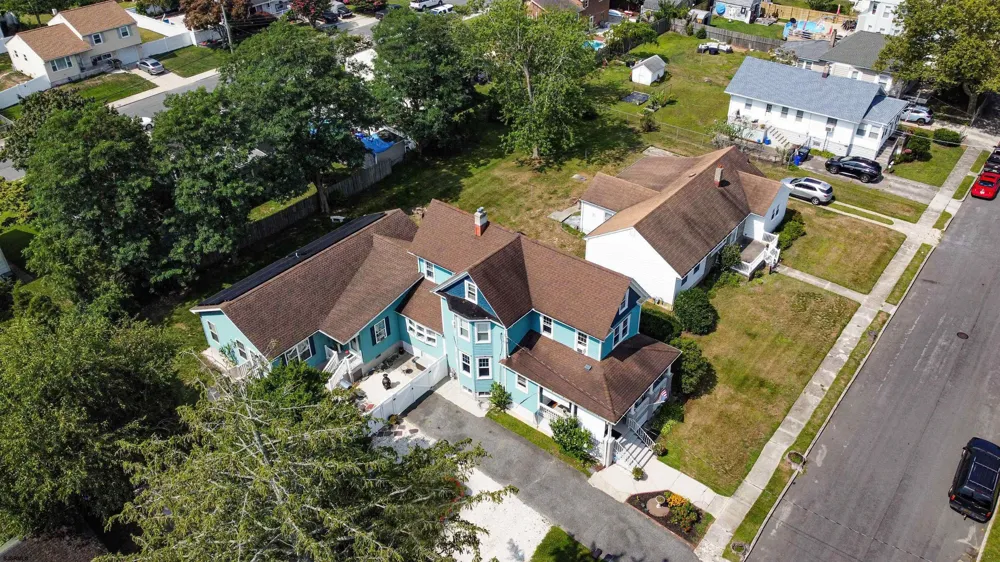 15 W Bolton Ave Absecon, NJ 08201