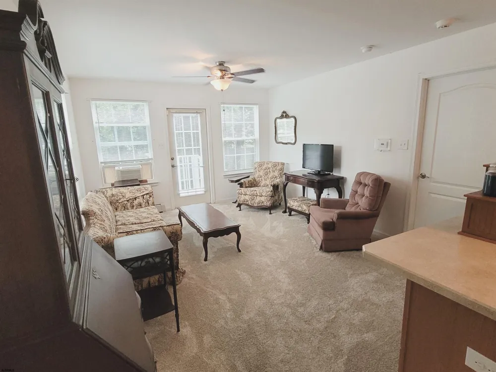 15 W Bolton Ave Absecon, NJ 08201