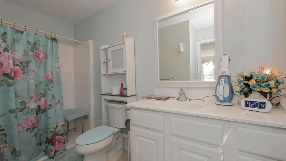 15 W Bolton Ave Absecon, NJ 08201