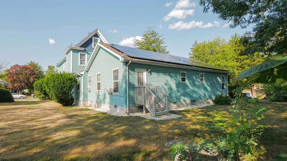 15 W Bolton Ave Absecon, NJ 08201
