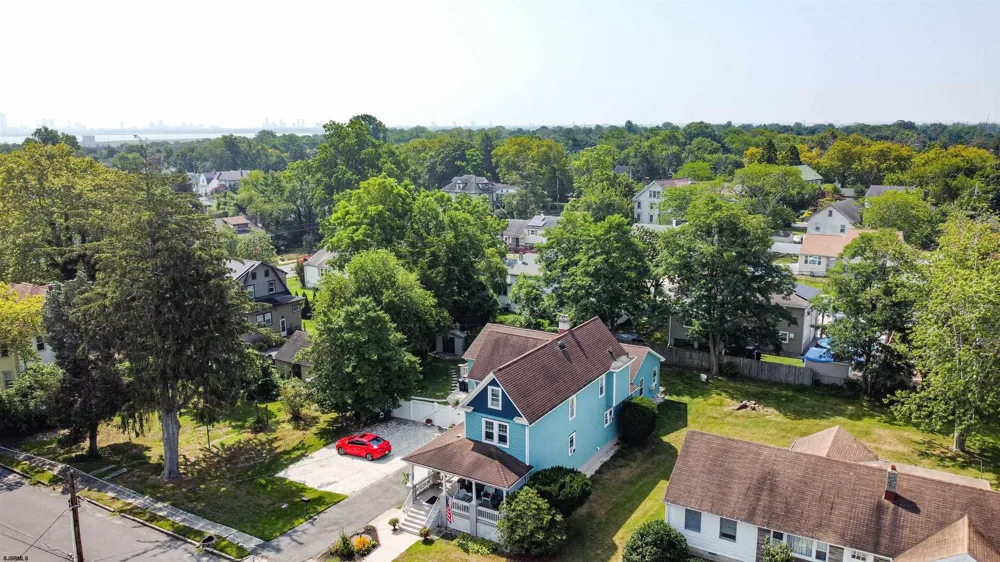 15 W Bolton Ave Absecon, NJ 08201