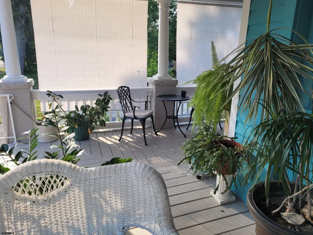 15 W Bolton Ave Absecon, NJ 08201