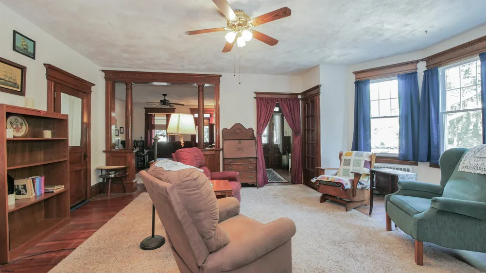 15 W Bolton Ave Absecon, NJ 08201