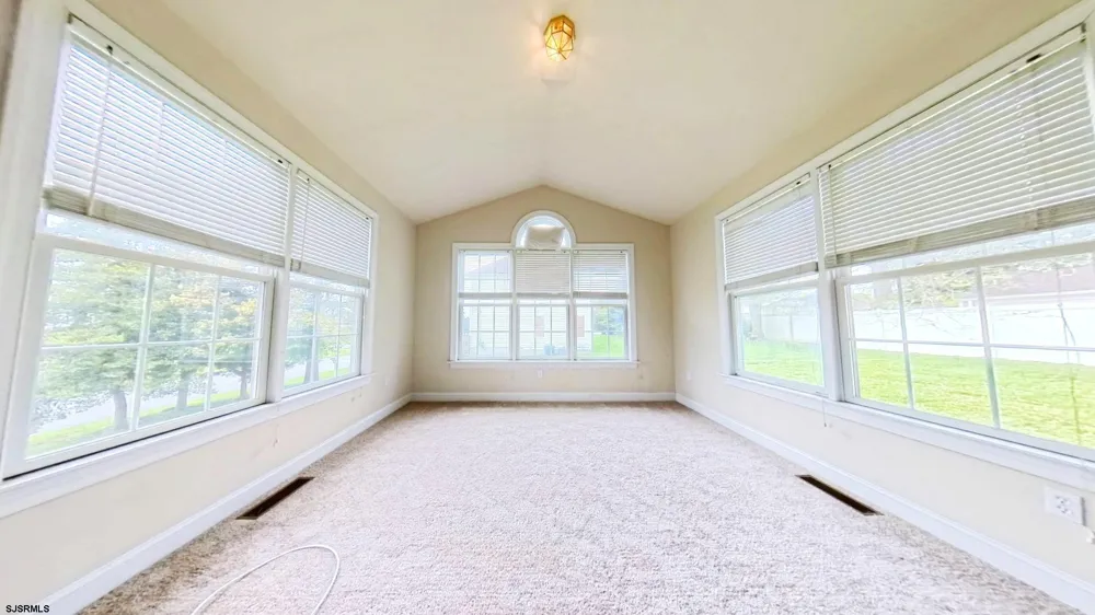 203 Cynwyd Dr Absecon, NJ 08201