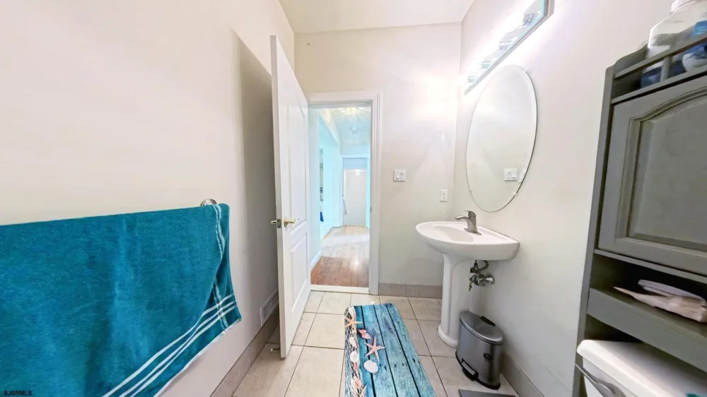 203 Cynwyd Dr Absecon, NJ 08201