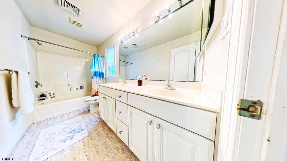 203 Cynwyd Dr Absecon, NJ 08201