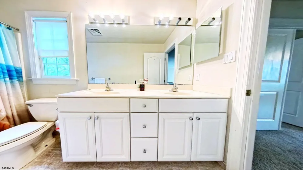 203 Cynwyd Dr Absecon, NJ 08201