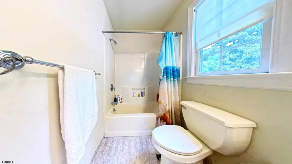 203 Cynwyd Dr Absecon, NJ 08201