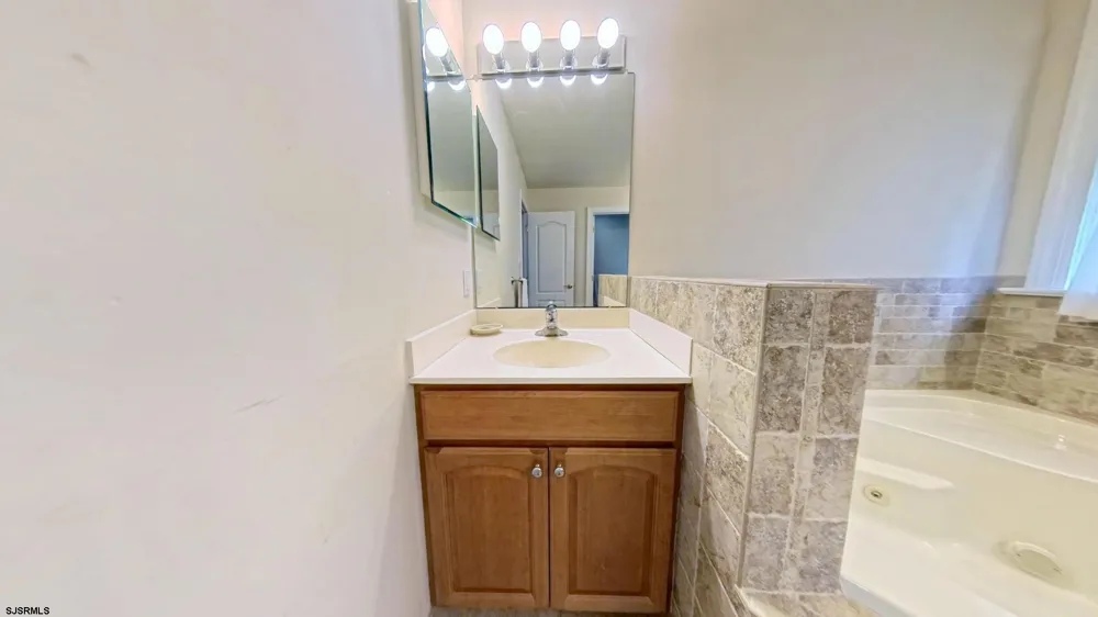 203 Cynwyd Dr Absecon, NJ 08201