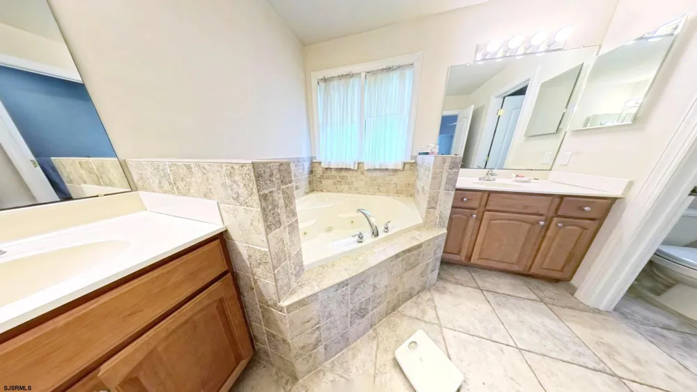 203 Cynwyd Dr Absecon, NJ 08201