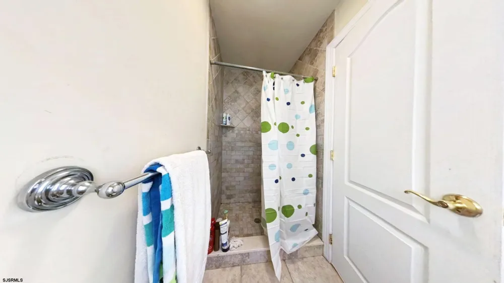 203 Cynwyd Dr Absecon, NJ 08201