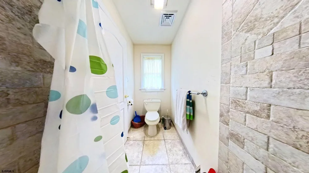 203 Cynwyd Dr Absecon, NJ 08201