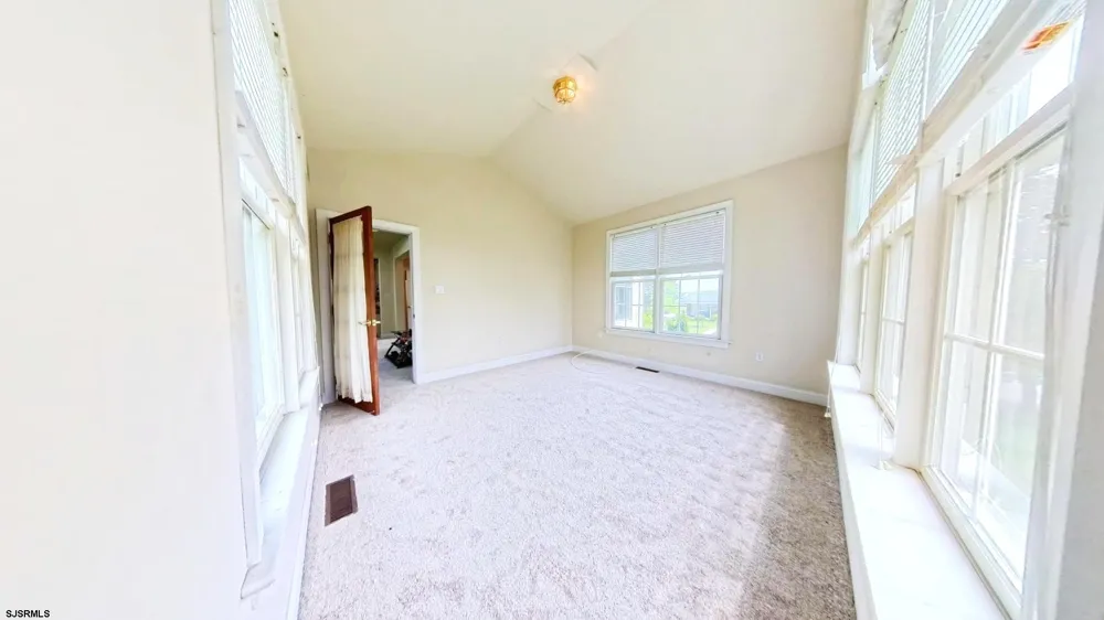 203 Cynwyd Dr Absecon, NJ 08201