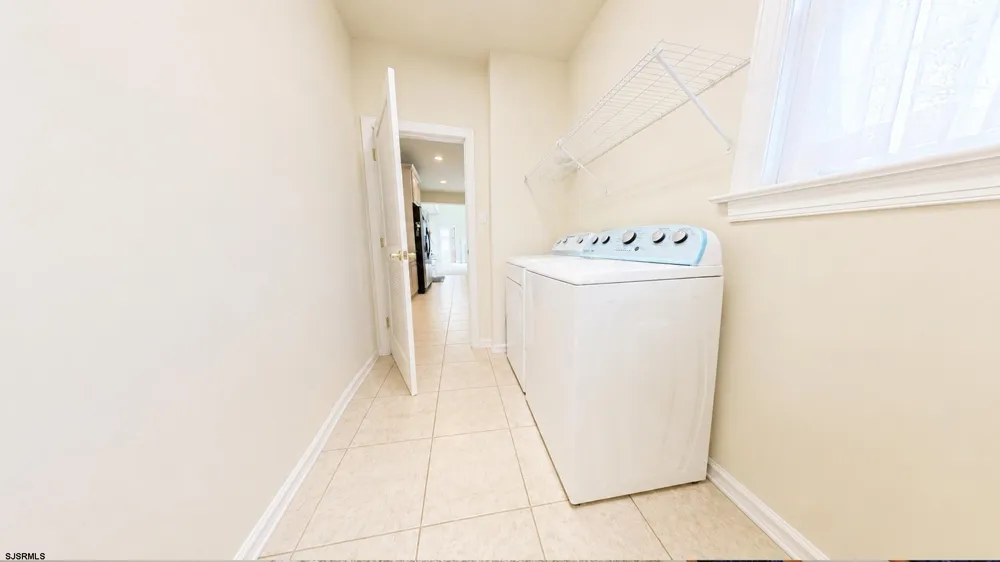 203 Cynwyd Dr Absecon, NJ 08201