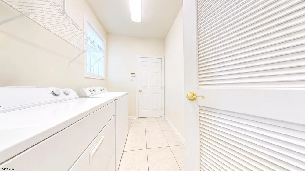 203 Cynwyd Dr Absecon, NJ 08201