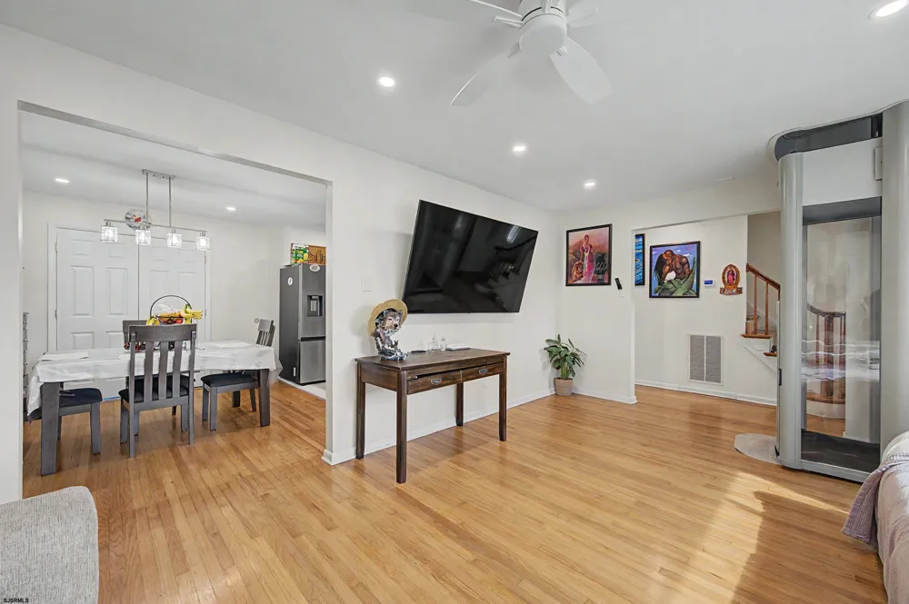125 Meadowview Ave Absecon, NJ 08201
