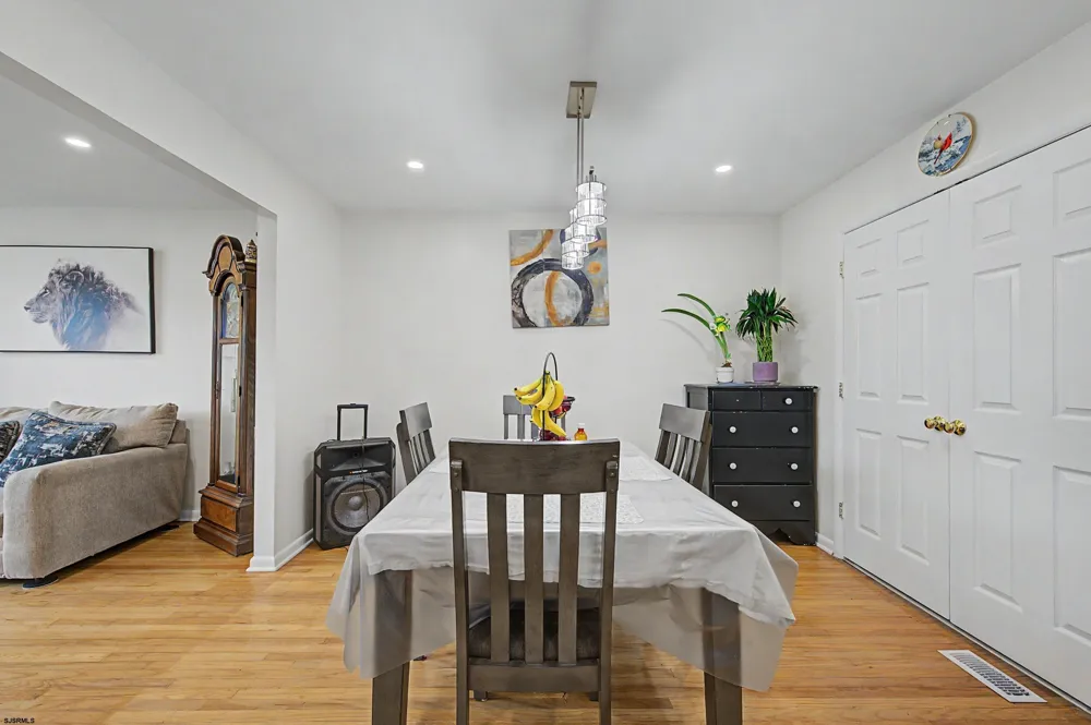 125 Meadowview Ave Absecon, NJ 08201