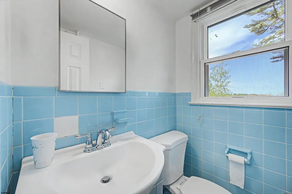 125 Meadowview Ave Absecon, NJ 08201