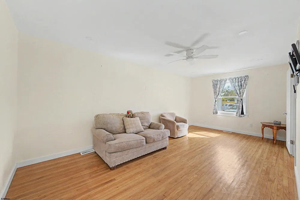 125 Meadowview Ave Absecon, NJ 08201
