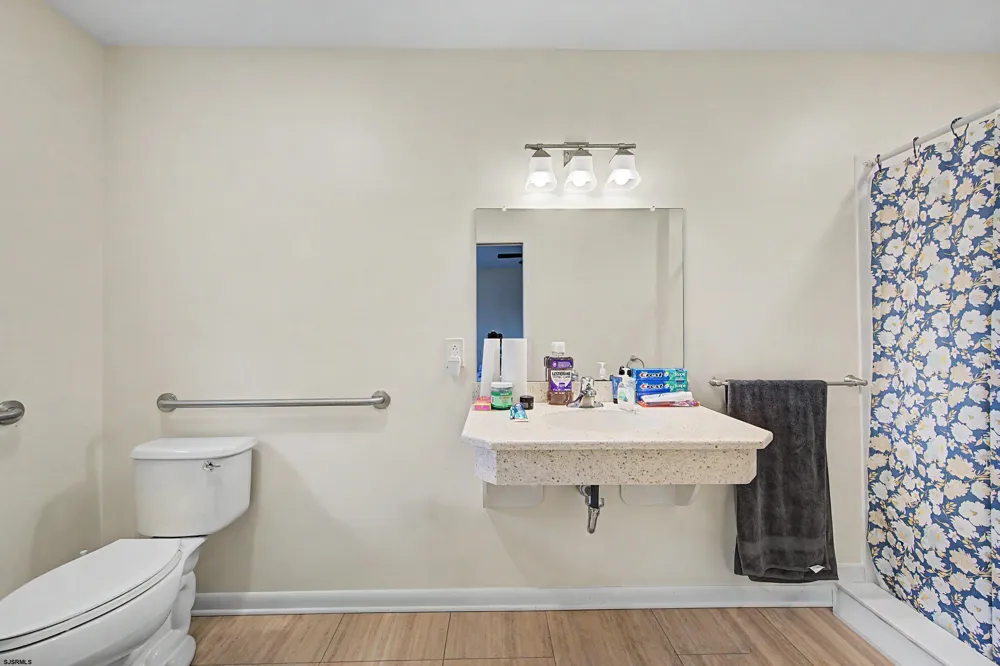 125 Meadowview Ave Absecon, NJ 08201
