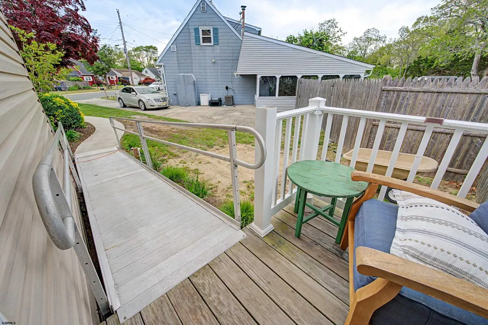 125 Meadowview Ave Absecon, NJ 08201