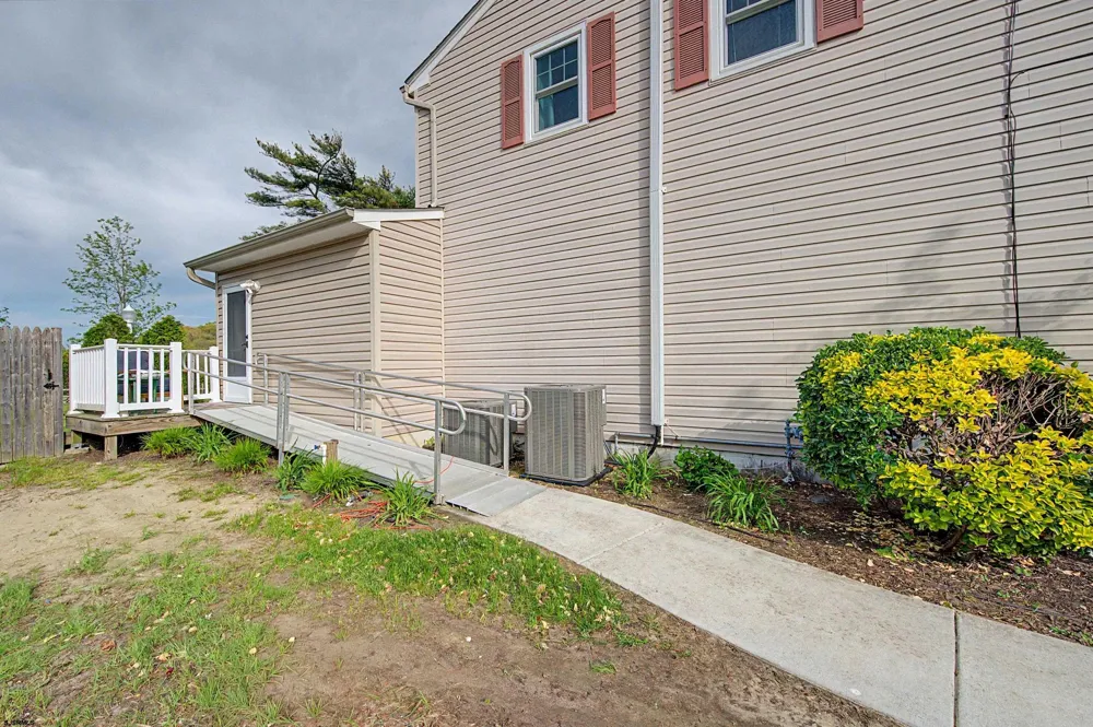 125 Meadowview Ave Absecon, NJ 08201