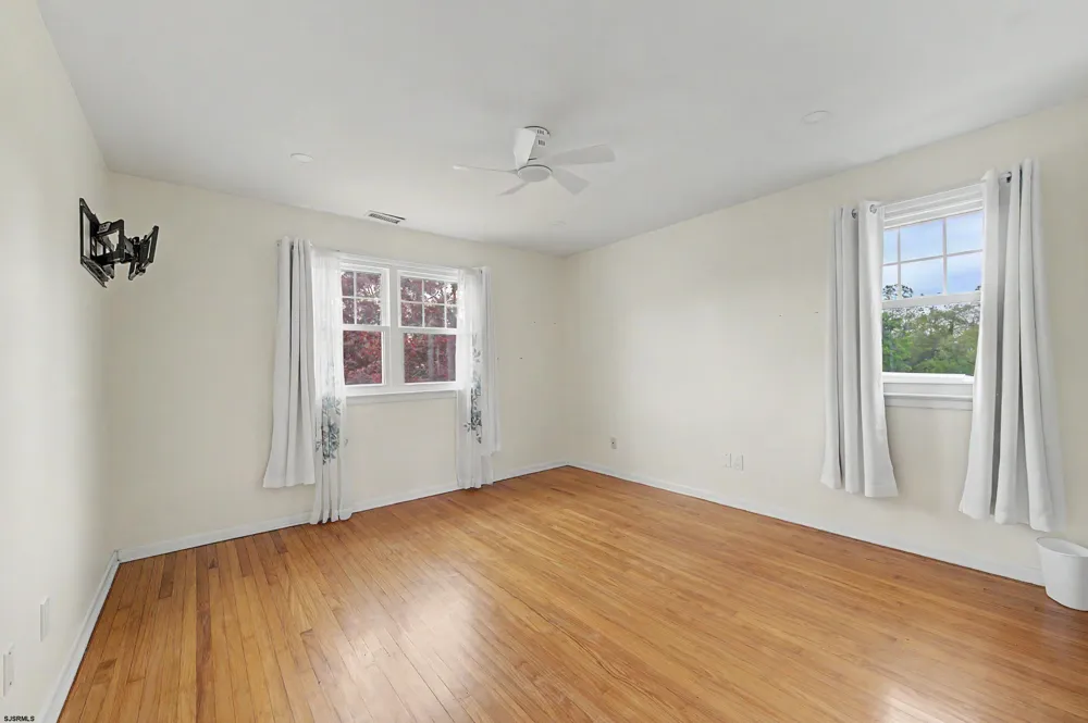 125 Meadowview Ave Absecon, NJ 08201