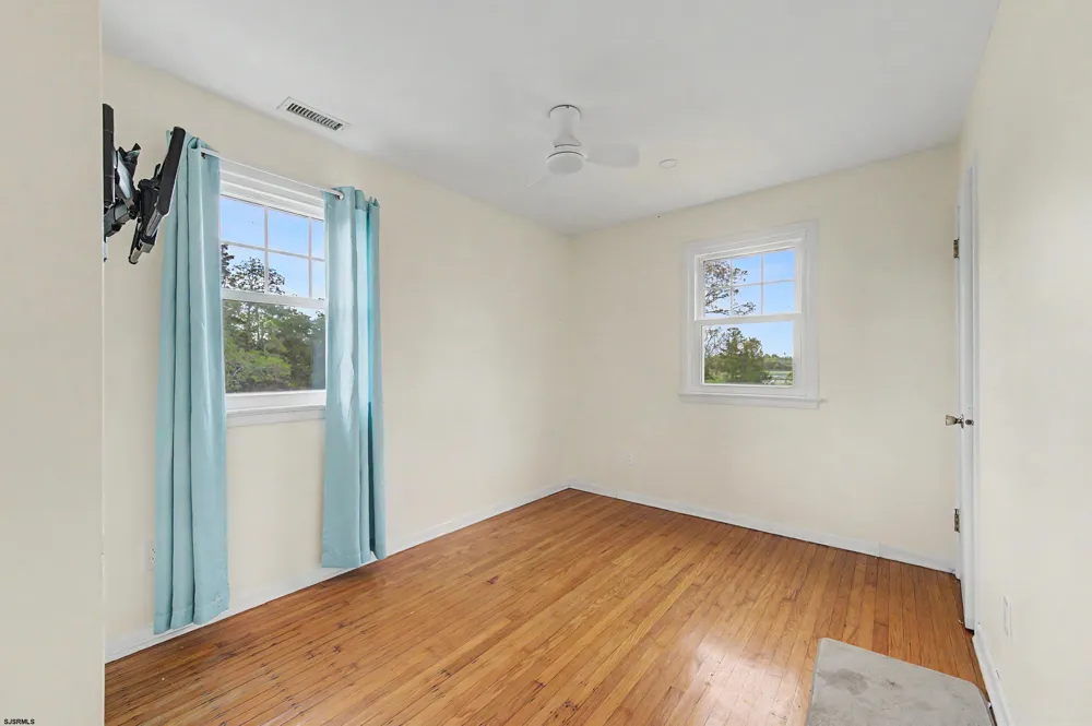 125 Meadowview Ave Absecon, NJ 08201