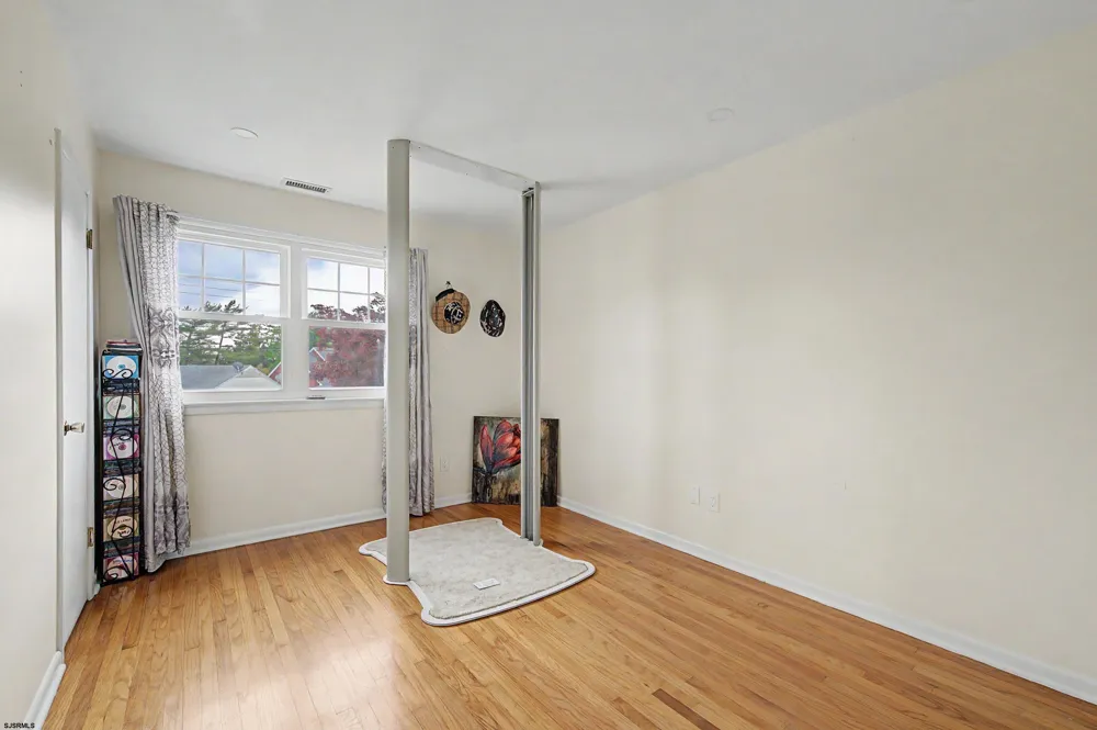125 Meadowview Ave Absecon, NJ 08201