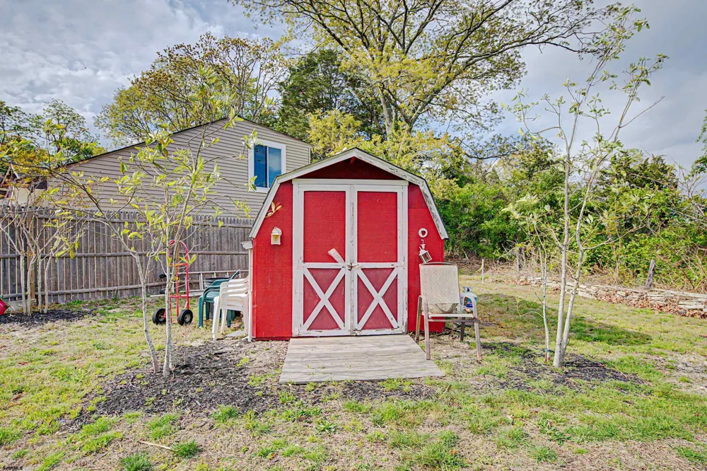 125 Meadowview Ave Absecon, NJ 08201