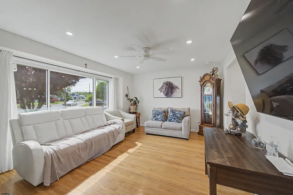 125 Meadowview Ave Absecon, NJ 08201