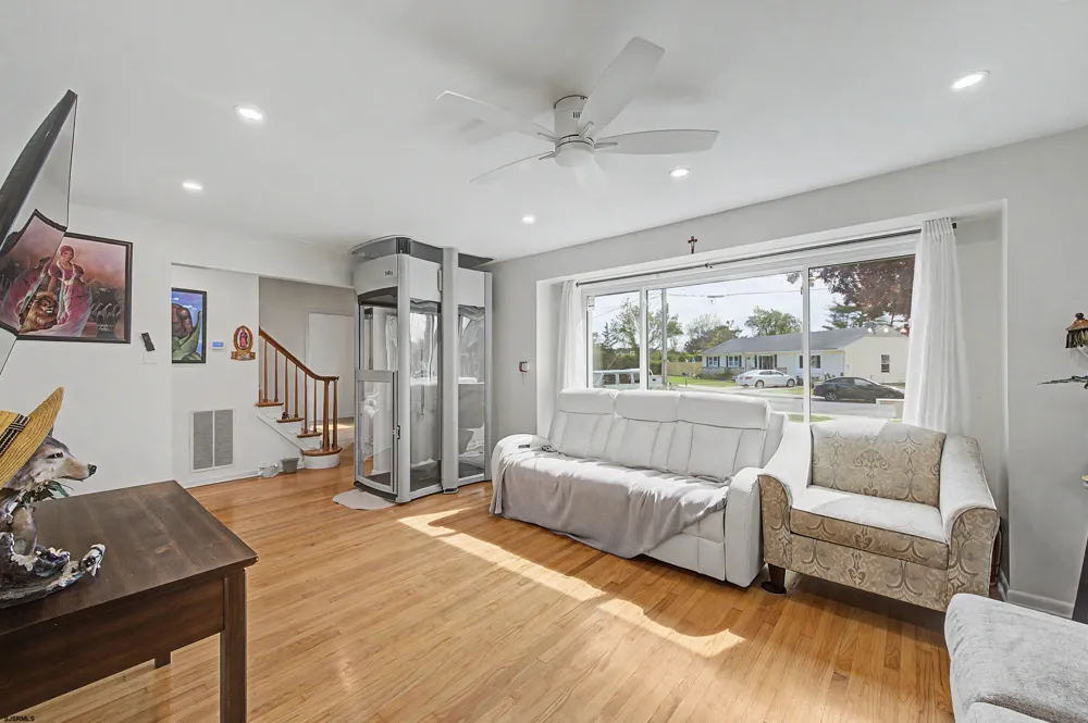125 Meadowview Ave Absecon, NJ 08201