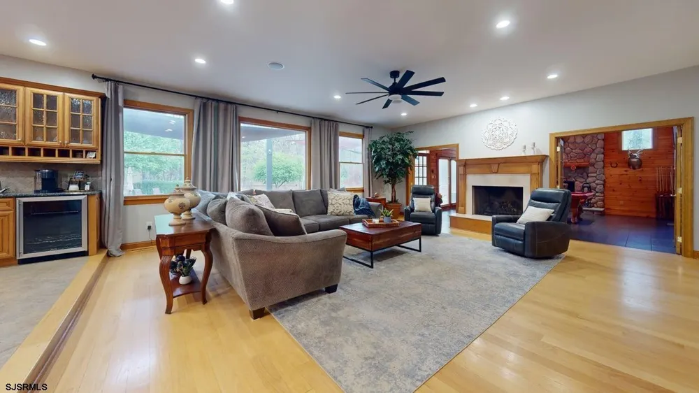 2431 6th Ave Hammonton, NJ 08037