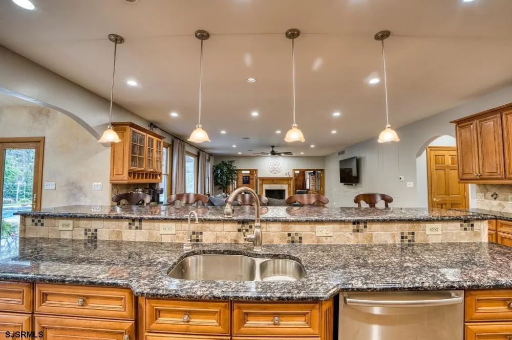 2431 6th Ave Hammonton, NJ 08037