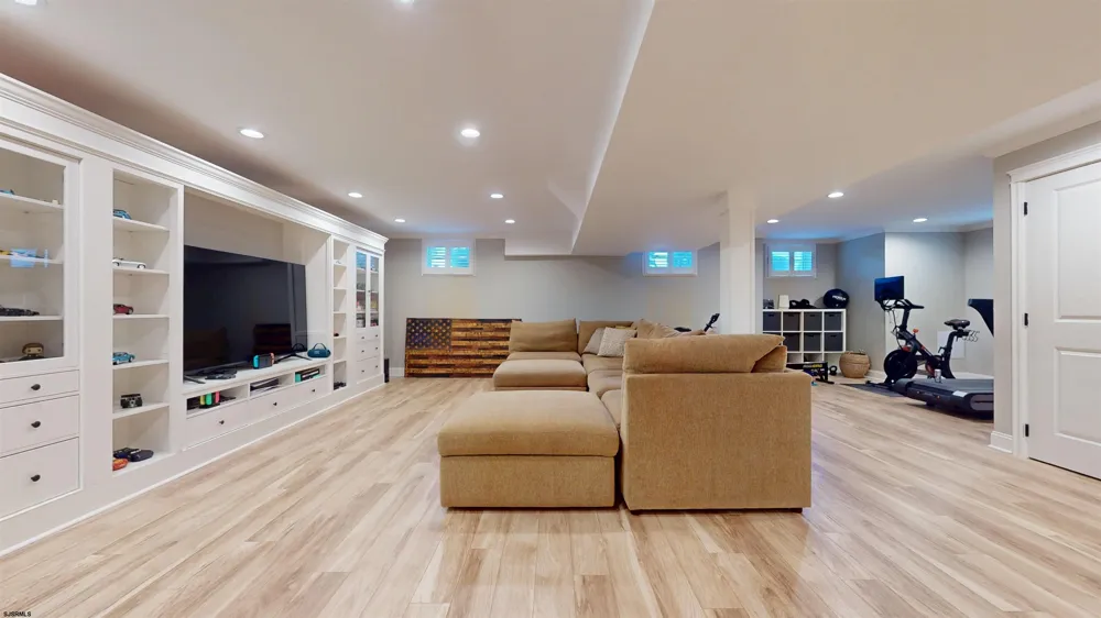 7 Delmar Ave Linwood, NJ 08221