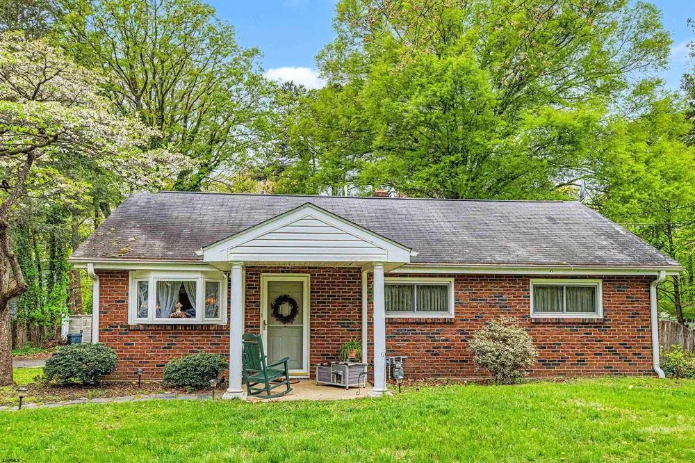 212 Dobson Ln Cherry Hill, NJ 08003