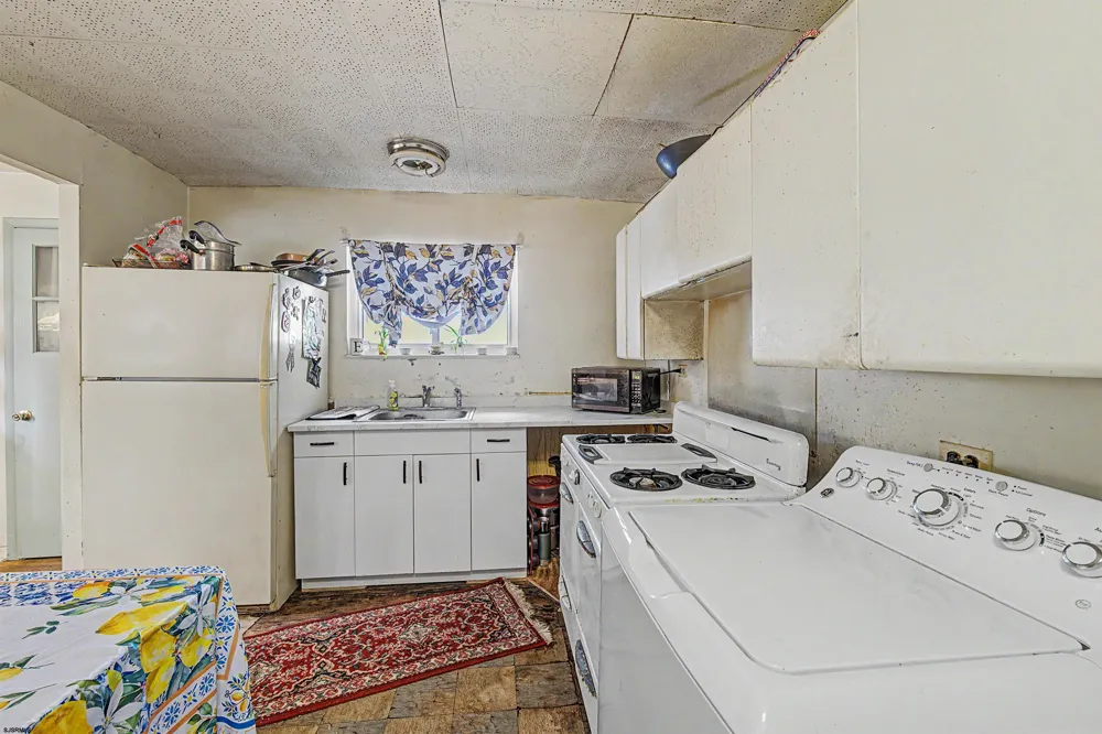 212 Dobson Ln Cherry Hill, NJ 08003