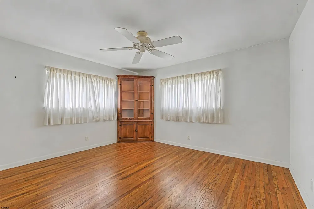 212 Dobson Ln Cherry Hill, NJ 08003