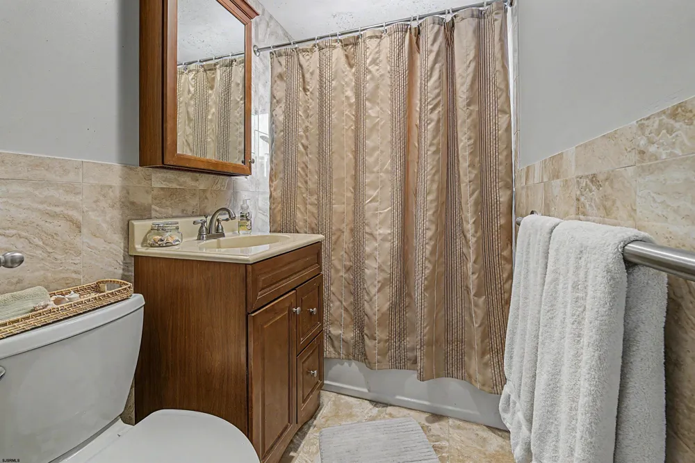212 Dobson Ln Cherry Hill, NJ 08003