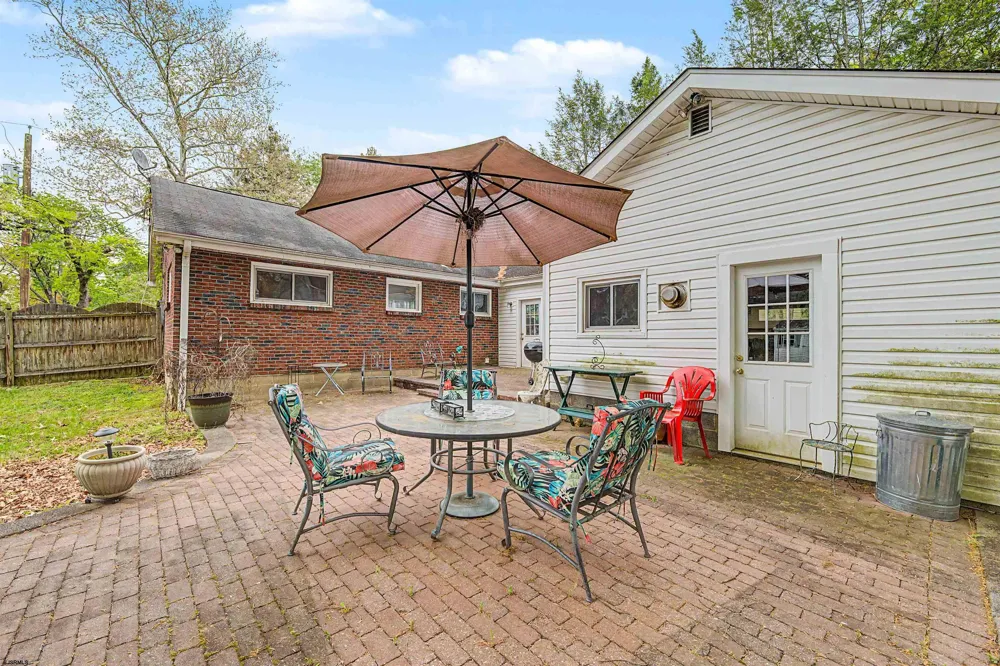 212 Dobson Ln Cherry Hill, NJ 08003
