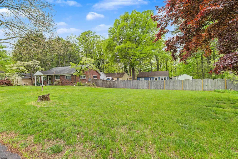 212 Dobson Ln Cherry Hill, NJ 08003