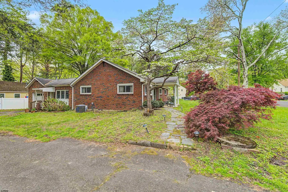 212 Dobson Ln Cherry Hill, NJ 08003