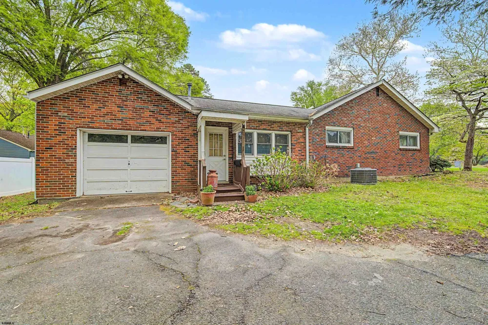 212 Dobson Ln Cherry Hill, NJ 08003