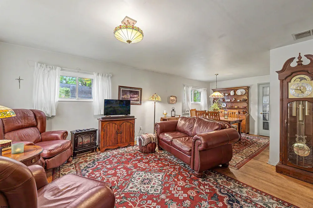 212 Dobson Ln Cherry Hill, NJ 08003